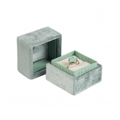 Écrin bague carré velours synthétique vert sauge