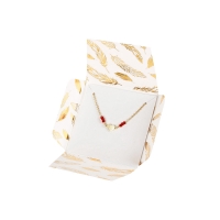 Pochettes cadeau carton blanc pour collier, motifs plumes, dorure à chaud dorée