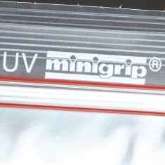 Sachets plastique Minigrip® anti-UV à bandes blanches 80 microns, 7 x 10cm (x100)