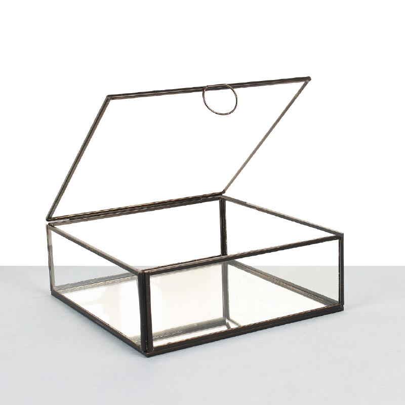 Coffret-vitrine carré en verre et laiton noir - Fond miroir