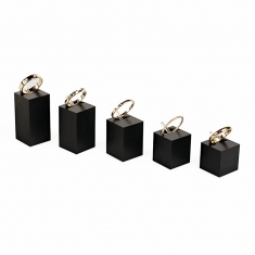 Set de 5 plots bagues carrés plexi noir mat à tige H 2 - 2,5 - 3 - 3,5 - 4cm