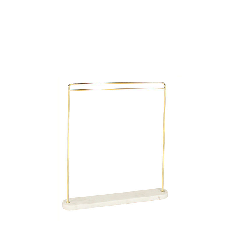 Présentoir chaînes/colliers métal doré, base marbre blanc H 35,5cm