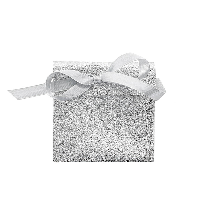 Shiny silver textured-look synthetic pouches with ribbon 9 x 9cm (x5)