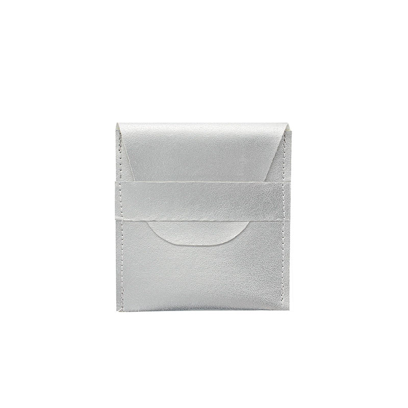 Smooth silver satin-finished pouches with flap (x5)