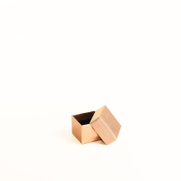 Mirror-finish textured and smooth rose-gold card ring box