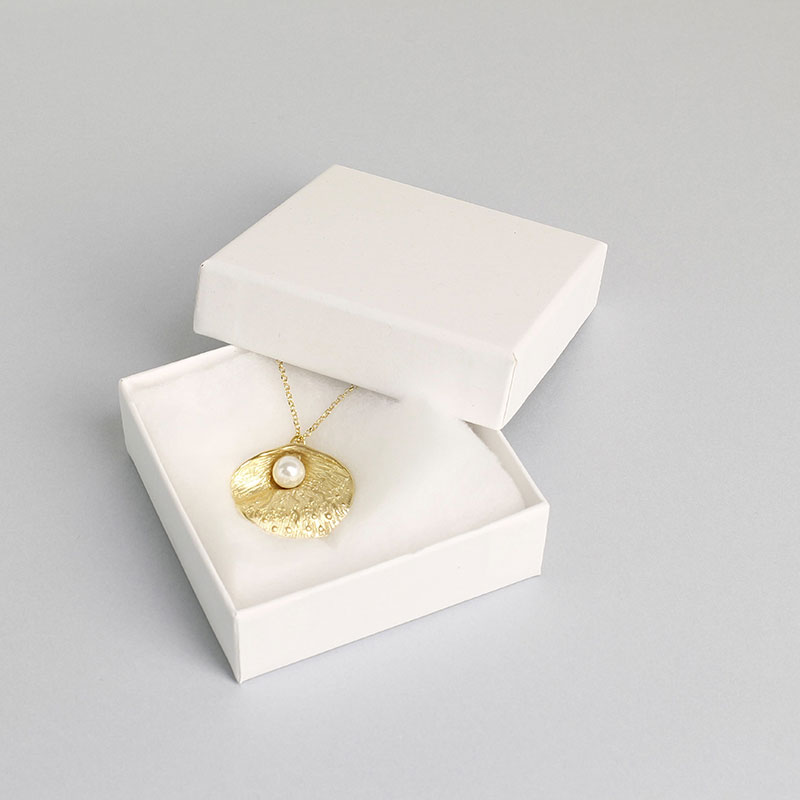 Environmentally friendly white card jewellery presentation boxes, cotton insert