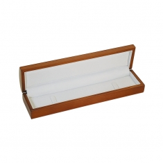 Varnished light wood bracelet/watch box