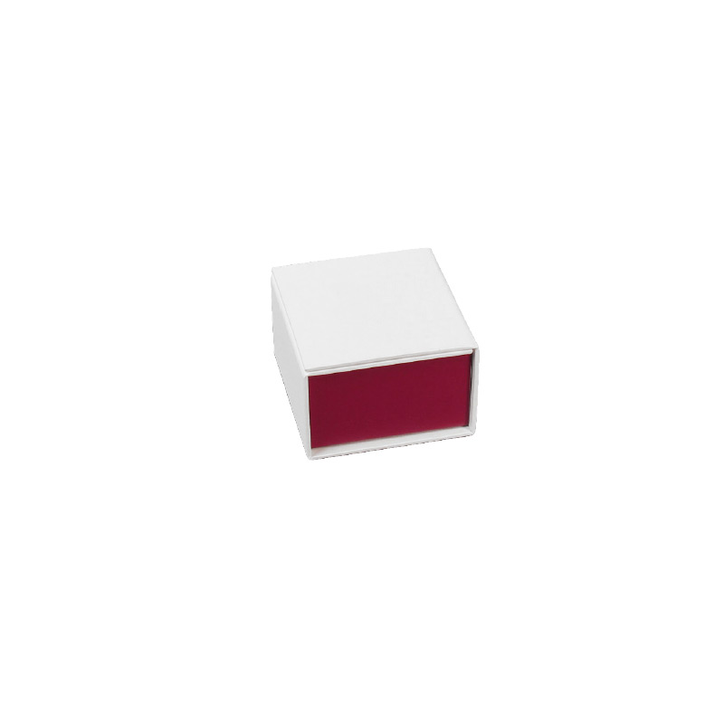 Matt white / pearlescent plum card ring box with magnetic seal