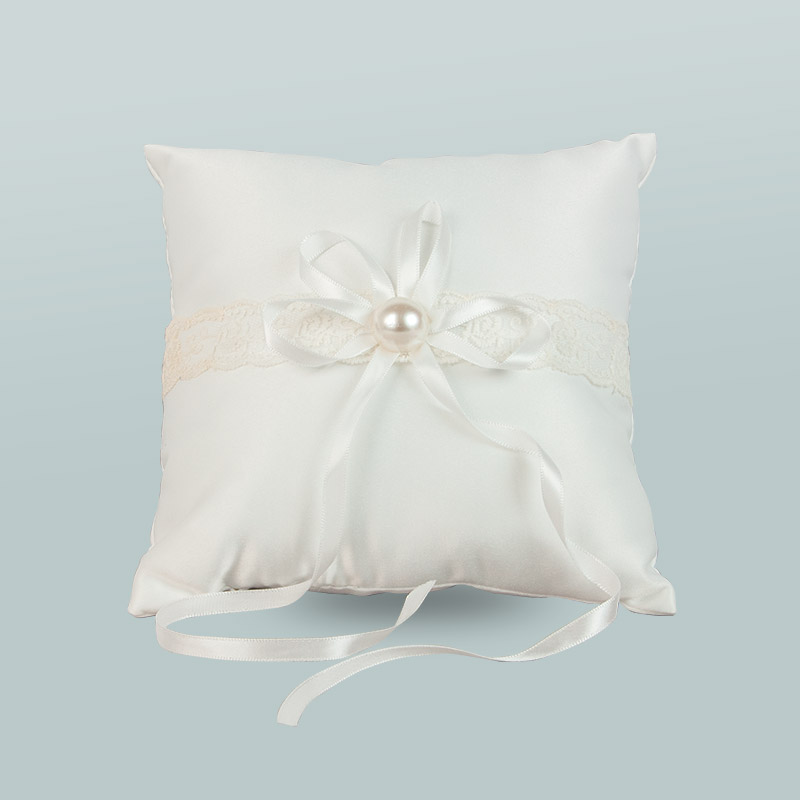 Wedding ring pillow sith pearl and lacy ribbon