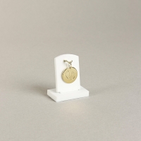 Matt white plexiglass portable display for pendants - curved hook