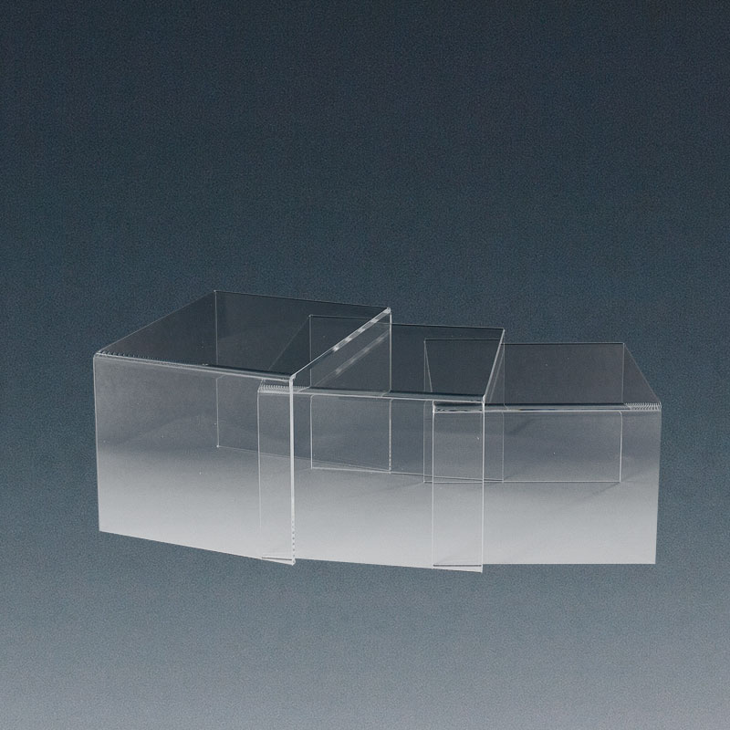 Set of 3 nesting display tables in clear PMMA, 10 x 10 cm