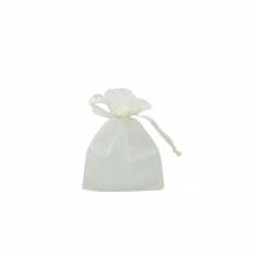 Ivory-coloured organza pouches, 9 x 9 cm