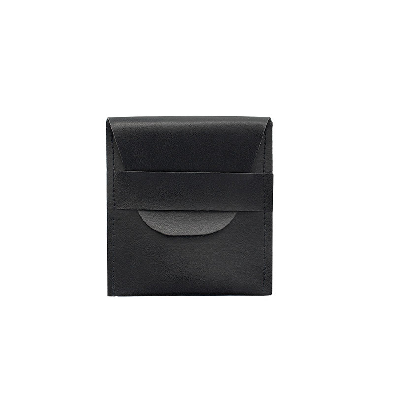 Smooth black satin-finished pouches with flap (x5)