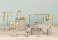 Concrete ring display, sloping top and articulated matt finish gold metal ring holder, 5.1 cm tall