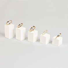 Set of 5 matt white plexiglass square ring stands, with rod - H 2 - 2.5 - 3 - 3.5 - 4cm