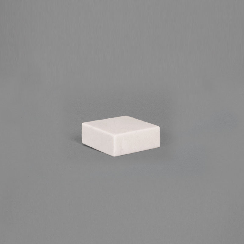 White marble display block 8 x 8 x 3cm