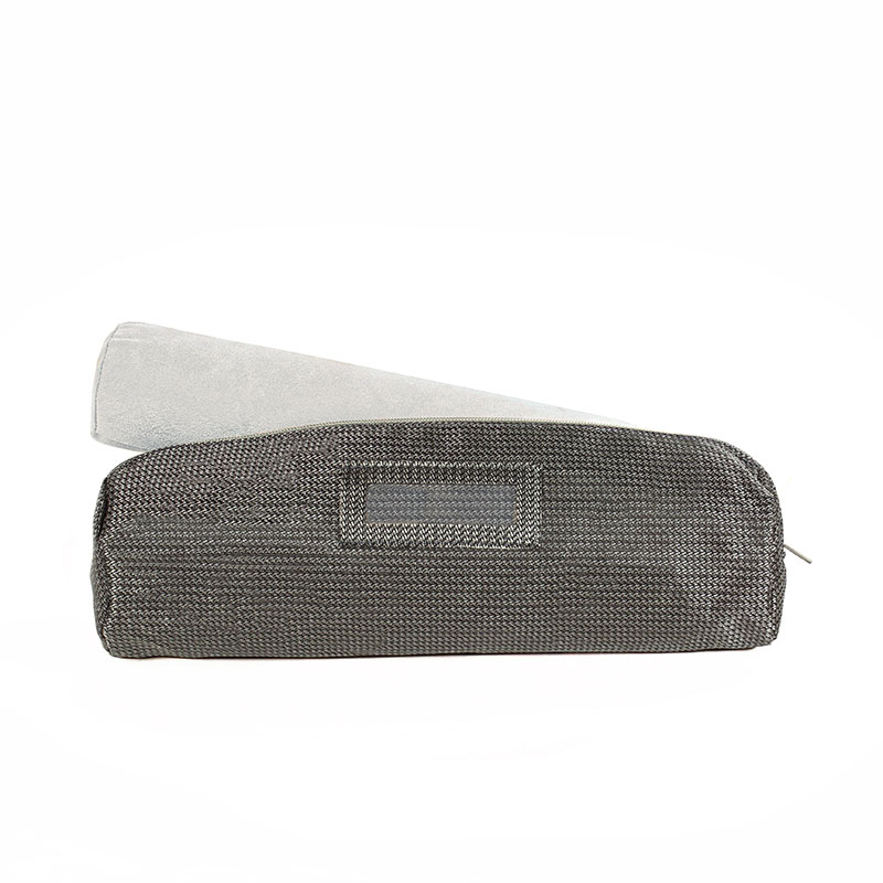 Soft jewellery case/roll for bracelets/watches in dark grey synthetic fabric, carbon fibre finish